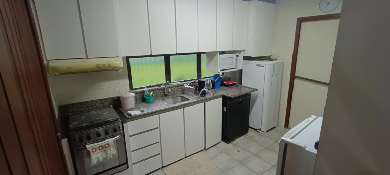 Imagem Casa com 6 Quartos para Alugar,  em Praia Brava - Florianópolis
