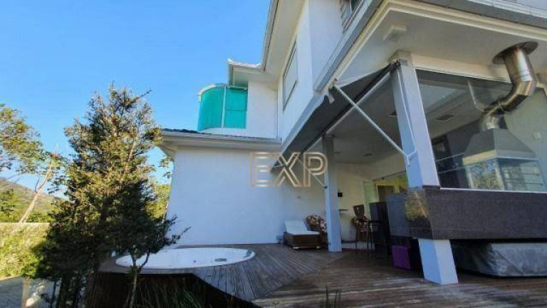 Imagem Casa com 4 Quartos à Venda, 400 m² em Córrego Grande - Florianópolis Imagem Casa com 4 Quartos à Venda, 400 m² em Córrego Grande - Florianópolis