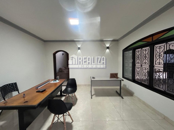 Imagem Casa com 3 Quartos à Venda, 231 m² em Vila Maria Helena - Uberaba Imagem Casa com 3 Quartos à Venda, 231 m² em Vila Maria Helena - Uberaba