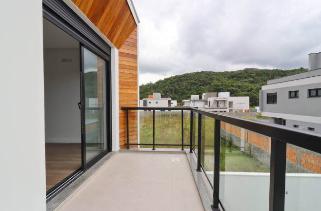 Imagem Casa com 3 Quartos à Venda, em Rio Tavares - Florianópolis Imagem Casa com 3 Quartos à Venda, em Rio Tavares - Florianópolis