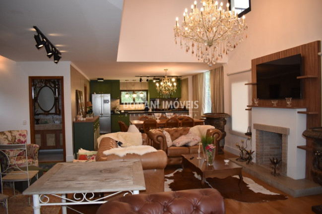 Imagem Casa com 4 Quartos à Venda, 258 m² em Região Do Alto Da Boa Vista - Campos Do Jordão Imagem Casa com 4 Quartos à Venda, 258 m² em Região Do Alto Da Boa Vista - Campos Do Jordão