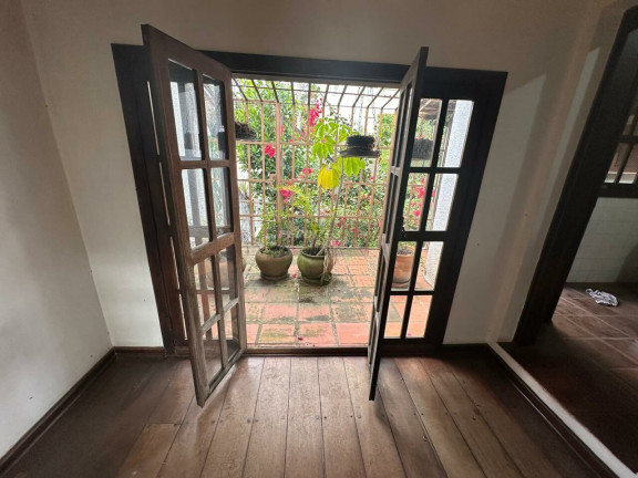 Imagem Casa com 3 Quartos à Venda, 252 m² em Sumaré - São Paulo Imagem Casa com 3 Quartos à Venda, 252 m² em Sumaré - São Paulo