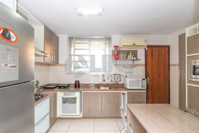 Imagem Casa com 3 Quartos à Venda, 234 m² em Petrópolis - Porto Alegre Imagem Casa com 3 Quartos à Venda, 234 m² em Petrópolis - Porto Alegre