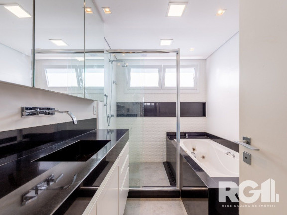 Imagem Casa com 3 Quartos à Venda, 400 m² em Três Figueiras - Porto Alegre Imagem Casa com 3 Quartos à Venda, 400 m² em Três Figueiras - Porto Alegre