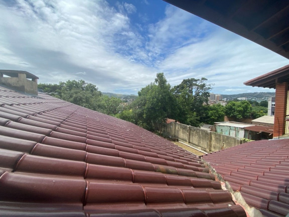 Imagem Casa com 3 Quartos à Venda, 293 m² em Jardim Do Salso - Porto Alegre Imagem Casa com 3 Quartos à Venda, 293 m² em Jardim Do Salso - Porto Alegre
