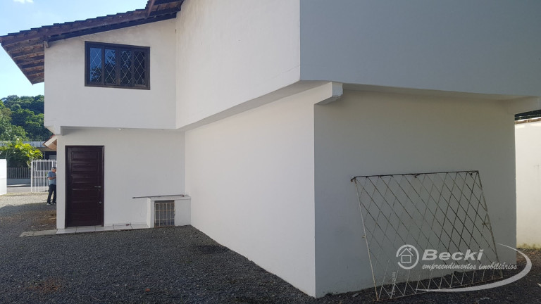 Imagem Casa com 6 Quartos à Venda, 166 m² em Atiradores - Joinville Imagem Casa com 6 Quartos à Venda, 166 m² em Atiradores - Joinville