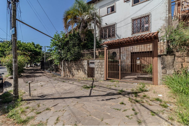Imagem Casa com 6 Quartos à Venda, 210 m² em Passo Da Areia - Porto Alegre Imagem Casa com 6 Quartos à Venda, 210 m² em Passo Da Areia - Porto Alegre