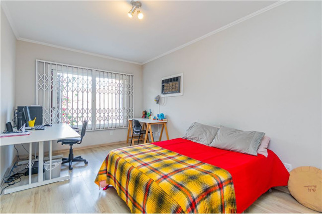 Imagem Casa com 4 Quartos à Venda, 360 m² em Menino Deus - Porto Alegre Imagem Casa com 4 Quartos à Venda, 360 m² em Menino Deus - Porto Alegre