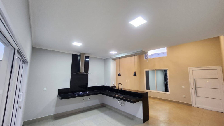 Imagem Casa com 3 Quartos à Venda, 157 m² em Botucatu