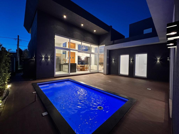 Imagem Casa com 4 Quartos à Venda, 180 m² em Araçá - Capao Da Canoa Imagem Casa com 4 Quartos à Venda, 180 m² em Araçá - Capao Da Canoa