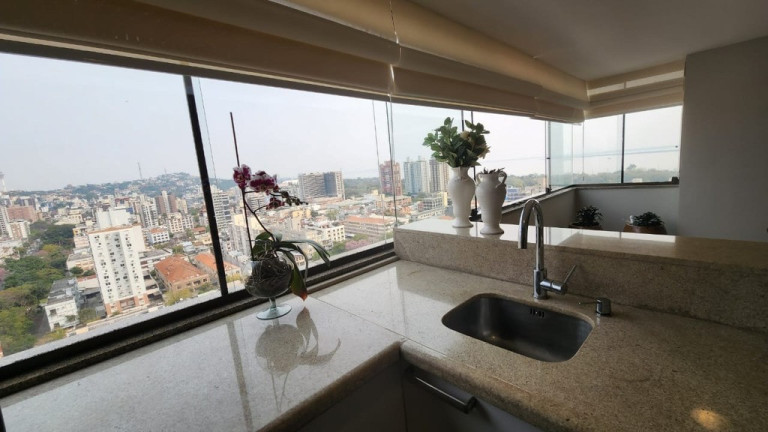 Imagem Apartamento com 3 Quartos à Venda, 206 m² em Menino Deus - Porto Alegre Imagem Apartamento com 3 Quartos à Venda, 206 m² em Menino Deus - Porto Alegre