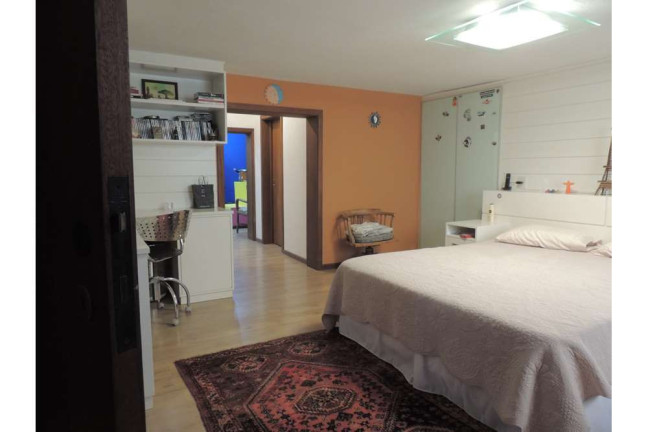 Imagem Casa com 5 Quartos à Venda, em Cristal - Porto Alegre Imagem Casa com 5 Quartos à Venda, em Cristal - Porto Alegre