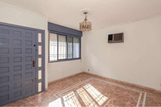 Imagem Casa com 3 Quartos à Venda, 195 m² em Jardim Itu - Porto Alegre Imagem Casa com 3 Quartos à Venda, 195 m² em Jardim Itu - Porto Alegre