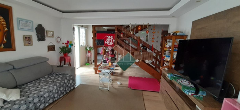 Imagem Casa com 3 Quartos à Venda, 200 m² em São João Do Rio Vermelho - Florianópolis Imagem Casa com 3 Quartos à Venda, 200 m² em São João Do Rio Vermelho - Florianópolis