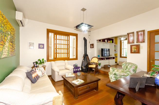 Imagem Casa com 4 Quartos à Venda, 332 m² em Petrópolis - Porto Alegre Imagem Casa com 4 Quartos à Venda, 332 m² em Petrópolis - Porto Alegre