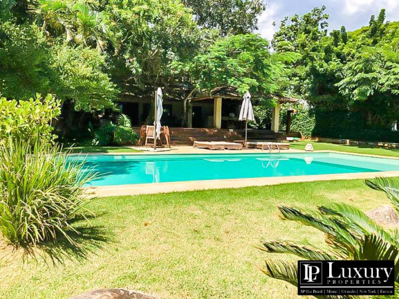 Imagem Casa com 7 Quartos à Venda, em Feiticeira - Ilhabela Imagem Casa com 7 Quartos à Venda, em Feiticeira - Ilhabela