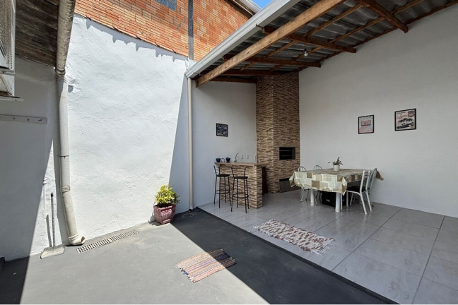 Imagem Casa com 2 Quartos à Venda, 98 m² em Guajuviras - Canoas Imagem Casa com 2 Quartos à Venda, 98 m² em Guajuviras - Canoas