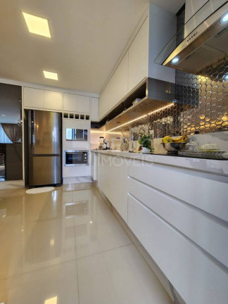 Imagem Apartamento com 3 Quartos à Venda, 133 m² em Centro - Balneário Camboriú Imagem Apartamento com 3 Quartos à Venda, 133 m² em Centro - Balneário Camboriú
