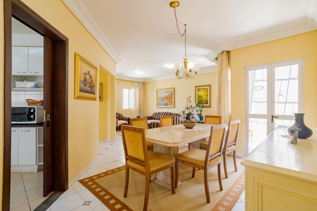 Imagem Casa com 4 Quartos à Venda, 252 m² em Seminário - Curitiba Imagem Casa com 4 Quartos à Venda, 252 m² em Seminário - Curitiba