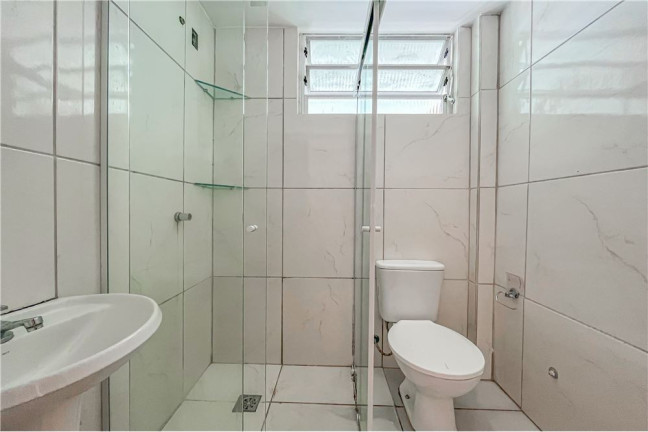 Imagem Imóvel com 3 Quartos à Venda, em Cristal - Porto Alegre Imagem Imóvel com 3 Quartos à Venda, em Cristal - Porto Alegre