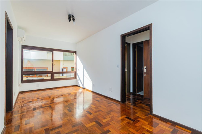 Imagem Imóvel com 2 Quartos à Venda, em Rio Branco - Porto Alegre Imagem Imóvel com 2 Quartos à Venda, em Rio Branco - Porto Alegre