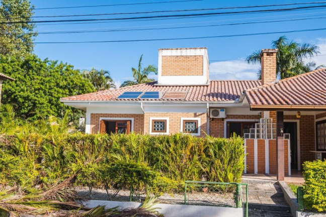 Casa de Condomínio com 3 Quartos à Venda, 160 m² em Cachoeira Do Bom Jesus - Florianópolis