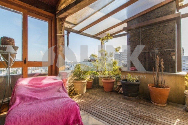Imagem Imóvel com 3 Quartos à Venda, 384 m² em Petrópolis - Porto Alegre Imagem Imóvel com 3 Quartos à Venda, 384 m² em Petrópolis - Porto Alegre