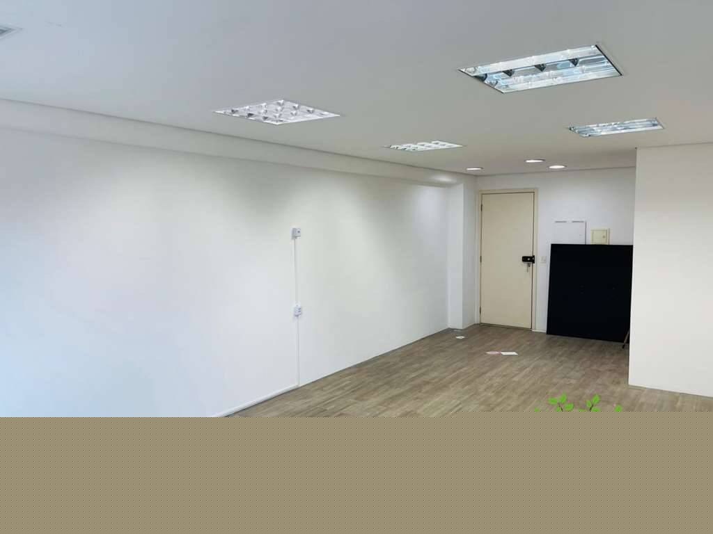 Sala Comercial à Venda, 37 m² em Lageadinho - Cotia