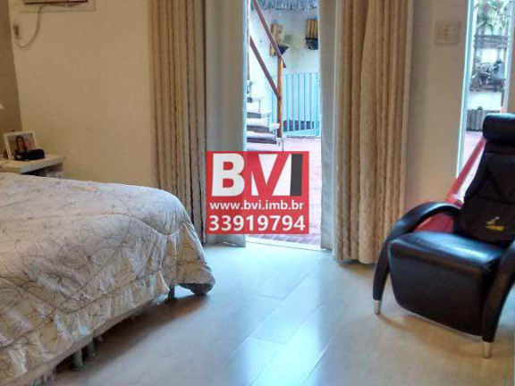 Imagem Casa com 3 Quartos à Venda, 402 m² em Olaria - Rio De Janeiro