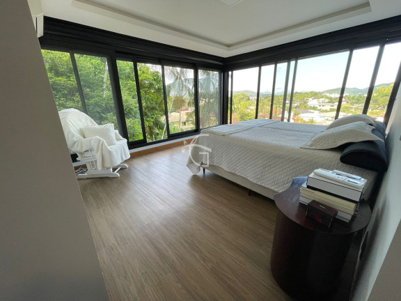 Imagem Casa com 3 Quartos à Venda, 671 m² em América - Joinville