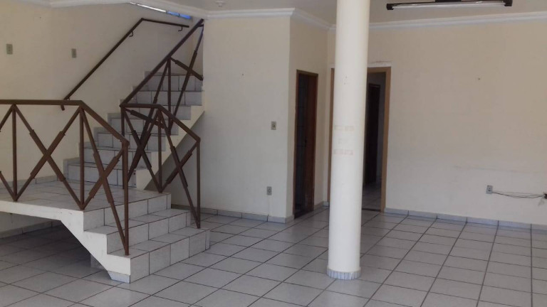Imagem Apartamento com 5 Quartos à Venda, 250 m² em Cuiabá Imagem Apartamento com 5 Quartos à Venda, 250 m² em Cuiabá