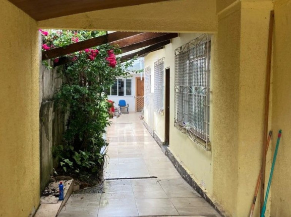 Imagem Casa com 5 Quartos à Venda, 200 m² em Mercês - Curitiba