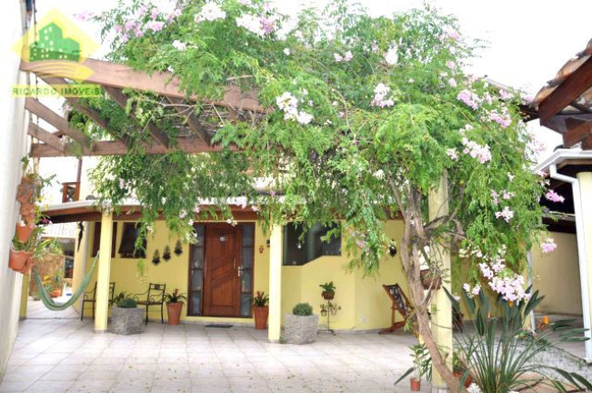 Imagem Casa com 6 Quartos à Venda, 375 m² em Centro - Ubatuba Imagem Casa com 6 Quartos à Venda, 375 m² em Centro - Ubatuba