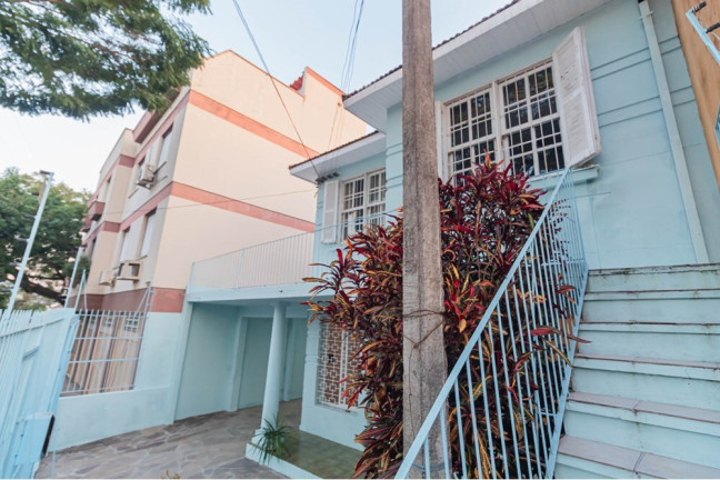 Imagem Casa com 6 Quartos à Venda, 290 m² em Santana - Porto Alegre Imagem Casa com 6 Quartos à Venda, 290 m² em Santana - Porto Alegre