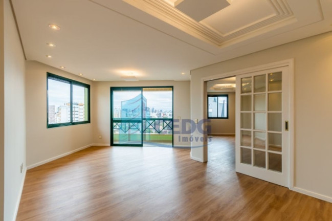 Imagem Apartamento com 3 Quartos à Venda, 149 m² em Centro - Curitiba Imagem Apartamento com 3 Quartos à Venda, 149 m² em Centro - Curitiba