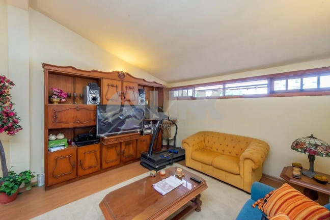 Imagem Casa com 5 Quartos à Venda, 409 m² em Higienópolis - Porto Alegre Imagem Casa com 5 Quartos à Venda, 409 m² em Higienópolis - Porto Alegre