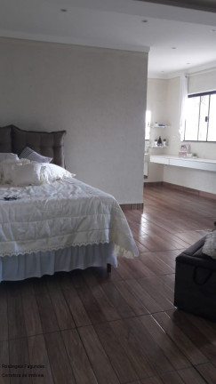 Imagem Casa com 3 Quartos à Venda, 240 m² em Centro - Bandeira Do Sul Imagem Casa com 3 Quartos à Venda, 240 m² em Centro - Bandeira Do Sul