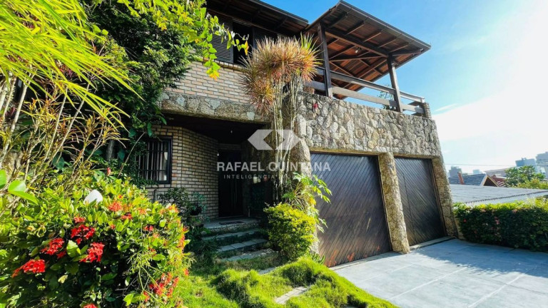 Imagem Casa com 3 Quartos à Venda, 243 m² em Centro - Florianópolis Imagem Casa com 3 Quartos à Venda, 243 m² em Centro - Florianópolis