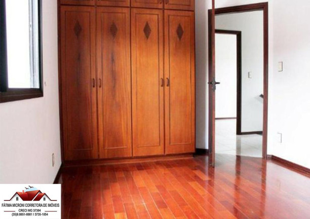 Imagem Casa com 3 Quartos à Venda, 250 m² em Centro - Caldas Imagem Casa com 3 Quartos à Venda, 250 m² em Centro - Caldas