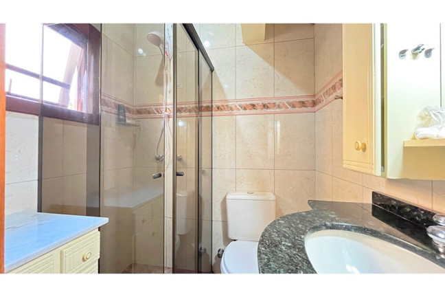 Imagem Casa com 5 Quartos à Venda, 248 m² em Ipanema - Porto Alegre Imagem Casa com 5 Quartos à Venda, 248 m² em Ipanema - Porto Alegre