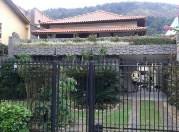 Casa com 5 Quartos à Venda, 360 m² em São Francisco - Niterói