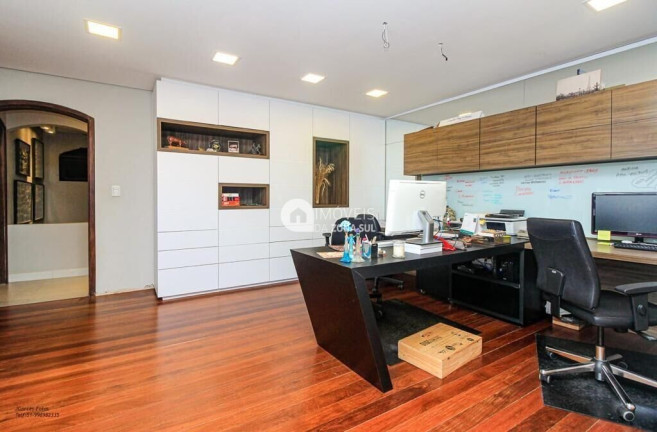 Imagem Casa com 4 Quartos à Venda, 648 m² Imagem Casa com 4 Quartos à Venda, 648 m²
