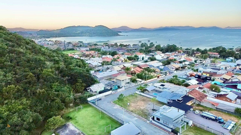 Terreno à Venda, 360 m² em Fazenda Da Armação - Governador Celso Ramos
