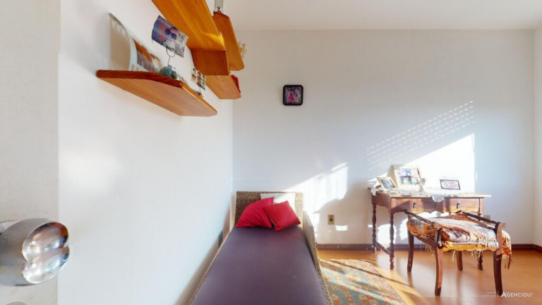 Imagem Imóvel com 2 Quartos à Venda, 78 m² em Cristal - Porto Alegre Imagem Imóvel com 2 Quartos à Venda, 78 m² em Cristal - Porto Alegre