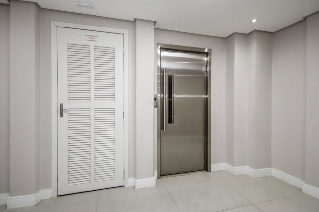 Imagem Imóvel com 3 Quartos à Venda, 98 m² em Petrópolis - Porto Alegre Imagem Imóvel com 3 Quartos à Venda, 98 m² em Petrópolis - Porto Alegre