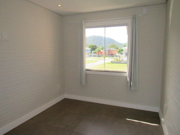 Imagem Casa com 4 Quartos à Venda, 200 m² em Florianópolis Imagem Casa com 4 Quartos à Venda, 200 m² em Florianópolis