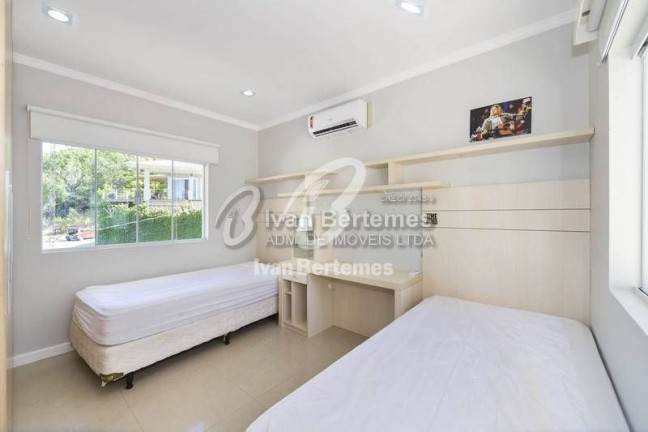 Imagem Casa com 5 Quartos para Temporada, em Zimbros - Bombinhas Imagem Casa com 5 Quartos para Temporada, em Zimbros - Bombinhas