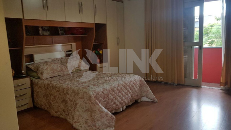 Imagem Casa com 3 Quartos à Venda, 165 m² em Sarandi - Porto Alegre Imagem Casa com 3 Quartos à Venda, 165 m² em Sarandi - Porto Alegre