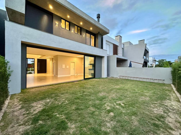 Imagem Casa com 4 Quartos à Venda, em -- - Capao Da Canoa Imagem Casa com 4 Quartos à Venda, em -- - Capao Da Canoa