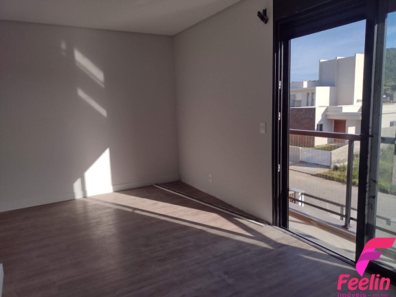 Imagem Casa com 3 Quartos à Venda, 197 m² em Rio Tavares - Florianópolis Imagem Casa com 3 Quartos à Venda, 197 m² em Rio Tavares - Florianópolis